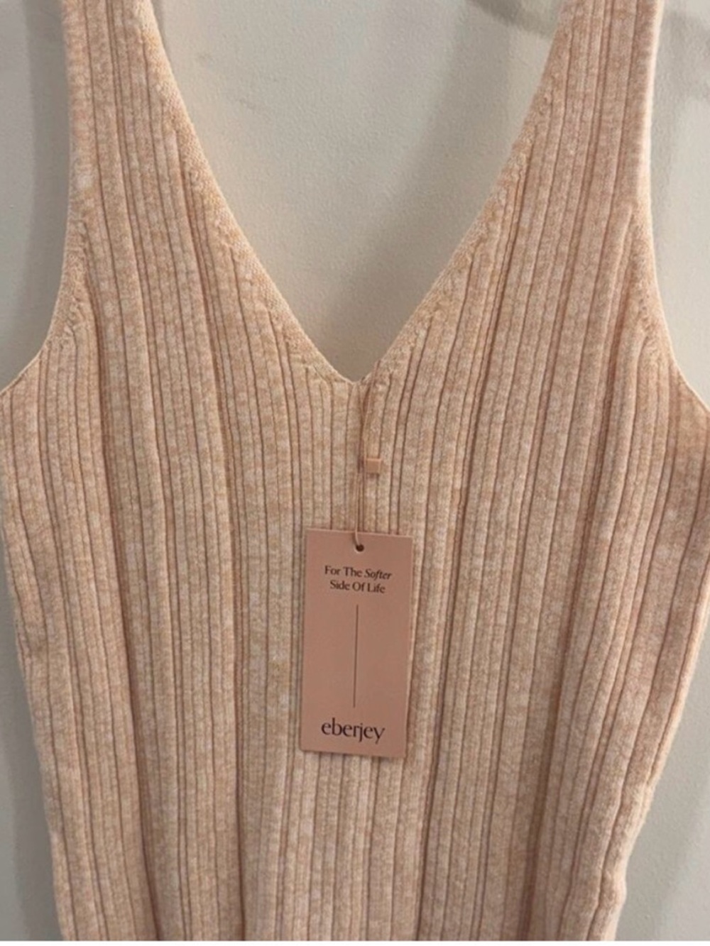 NWT Eberjey Infinite V-Neck Ribbed
Sweater Tank Peach Size M - Picture 4 of 6